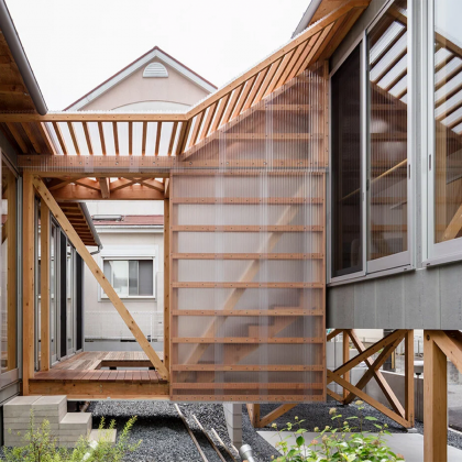 KKAA YTAA: Casa sobre pilotes