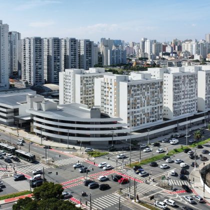 Proyecto de vivienda social en São Paulo transforma una antigua planta de asfalto en un nuevo complejo