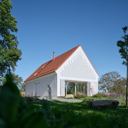 Jan Žaloudek Architekt: Casa moderna en un jardín barroco