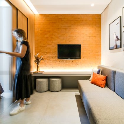 Bianca Marques arquiteta: AP Palace,  un estudio de 33 m² frente al mar se transforma en un refugio completo en Santos