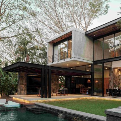 Casa Akama: arquitectura de diálogo y calma con la naturaleza